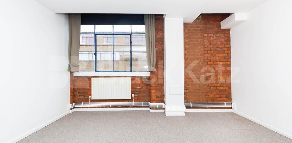 			2 Bedroom, 1 bath, 1 reception Apartment			 Dove Road, ISLINGTON/CANONBURY